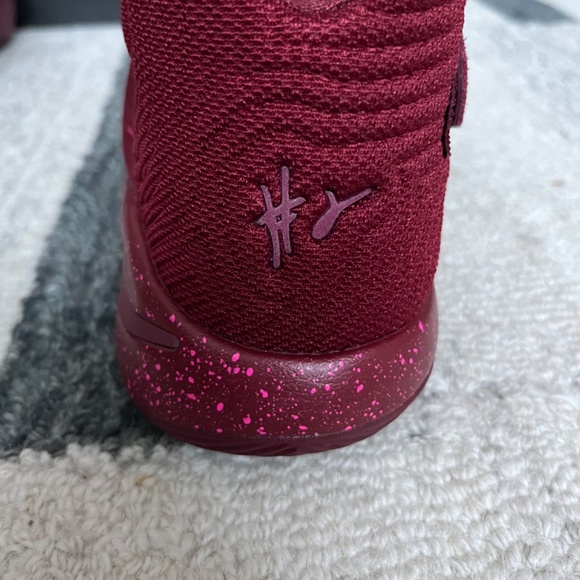Kyrie 2 ‘Red Velvet’ - Picture 3 of 5